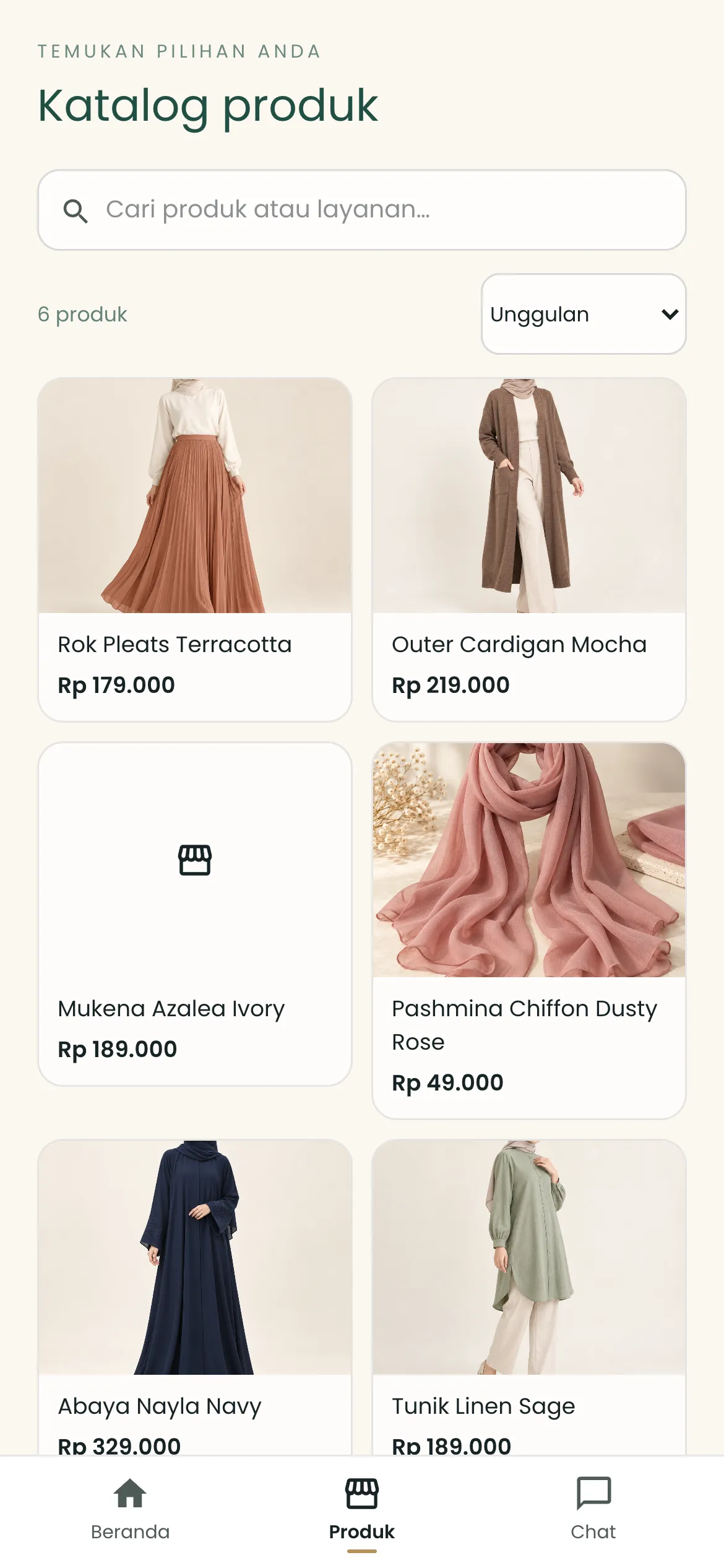 Katalog produk toko demo dengan kolom pencarian, pilihan urutan, dan kartu produk berisi foto serta harga.