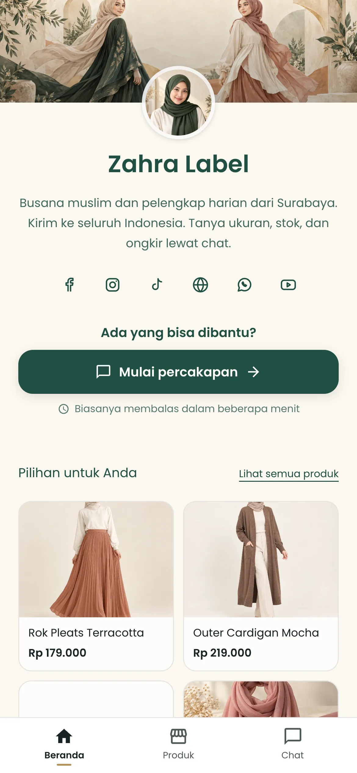 Halaman toko demo Zahra Label di ReplyGo: banner, foto profil, deskripsi toko, ikon media sosial, tombol Mulai percakapan, dan produk pilihan dengan harga.
